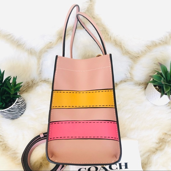 Coach Cashin Carry 22 C9814 Trompe L'oeil Print - Spring 2022 Runway Collection - Picture 7 of 16